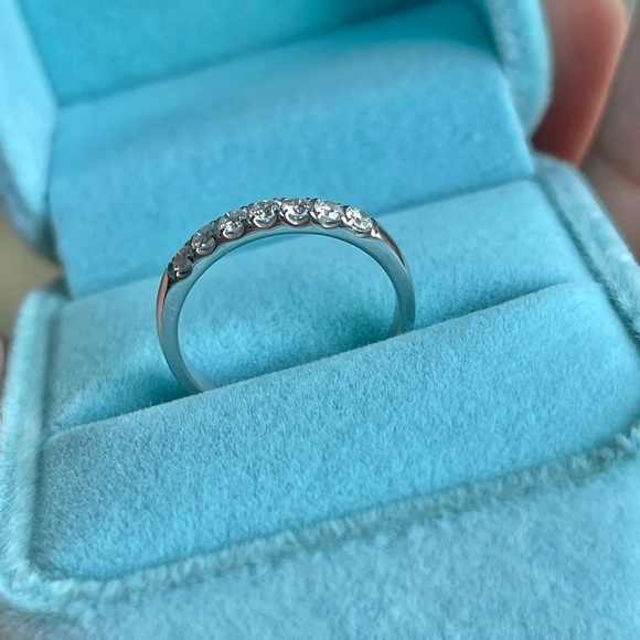 18K Diamond Ring - Picture 5 of 10